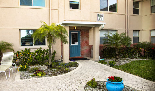 Luxurious Oasis ~ beachside 2 bedroom condo w/pool