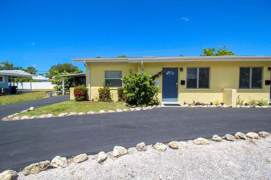 2 BR Home With Private Beach Access To Golden Beach - Luna