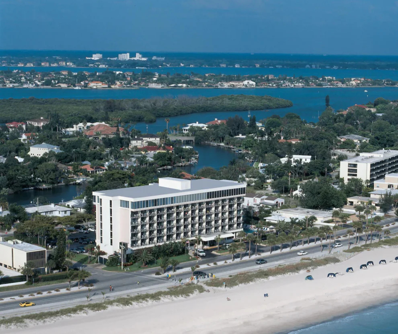 Cirque St. Armand's Beachside